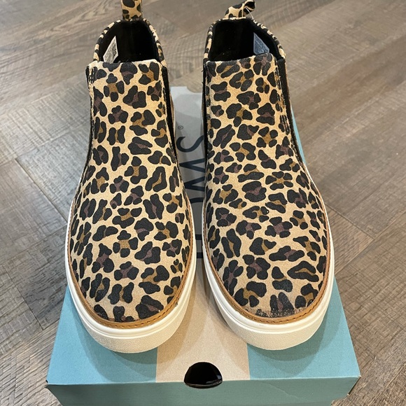 Toms Women’s Animal Print Sneaker - Picture 3 of 3